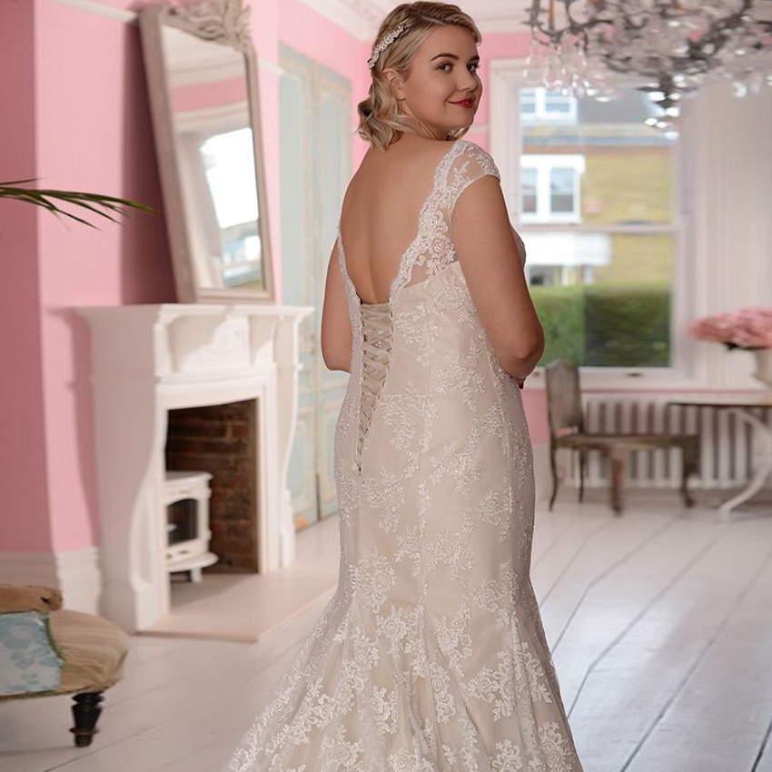 Sleeveless Backless Bridal Gowns